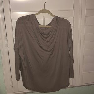 Nice fitting thin long sleeve.